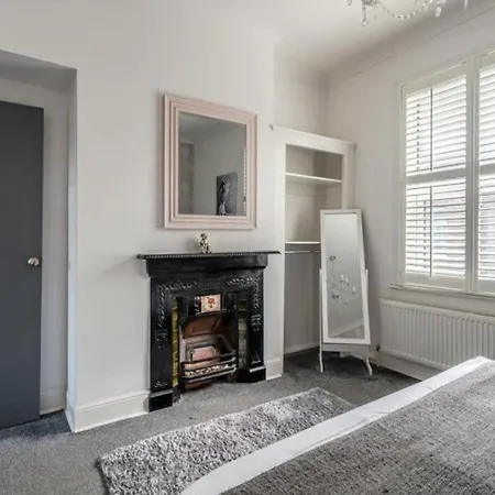 Prázdninový dům Entire 2-bedroom House With Garden York