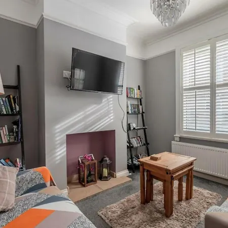 Entire 2-bedroom House With Garden * York