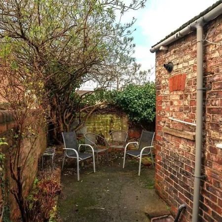 Entire 2-bedroom House With Garden Prázdninový dům York