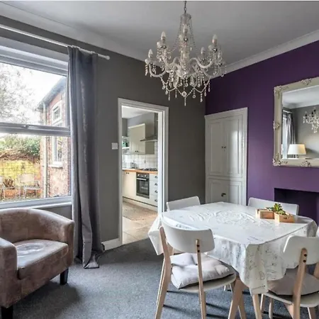 Holiday home Entire 2-bedroom House With Garden York