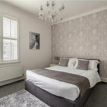 Entire 2-bedroom House With Garden * York