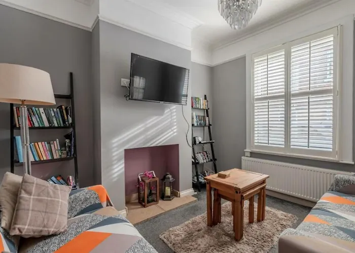 Entire 2-bedroom House With Garden * York