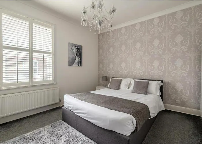 Entire 2-bedroom House With Garden * York